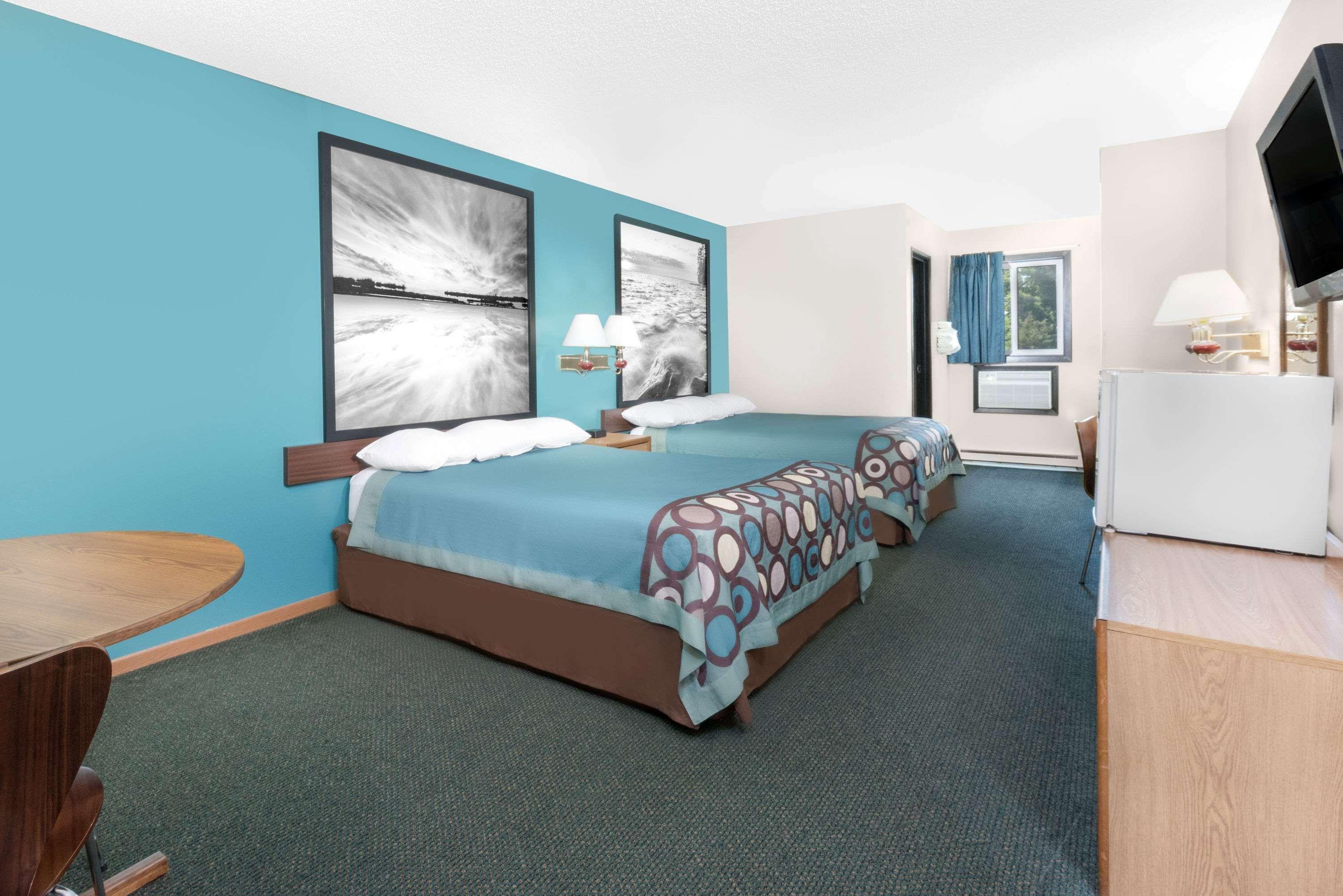 Super 8 By Wyndham Huron Ngoại thất bức ảnh