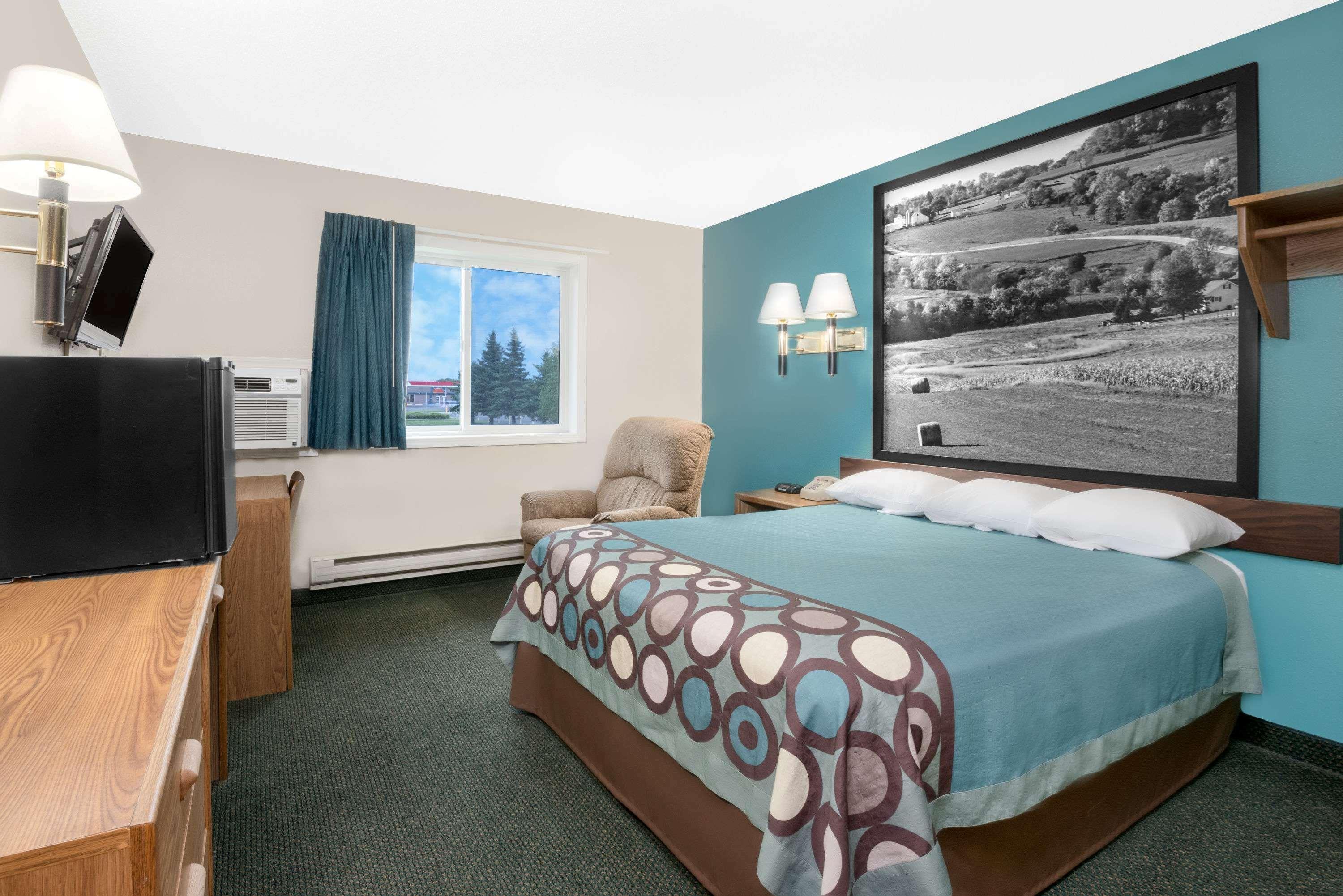Super 8 By Wyndham Huron Ngoại thất bức ảnh