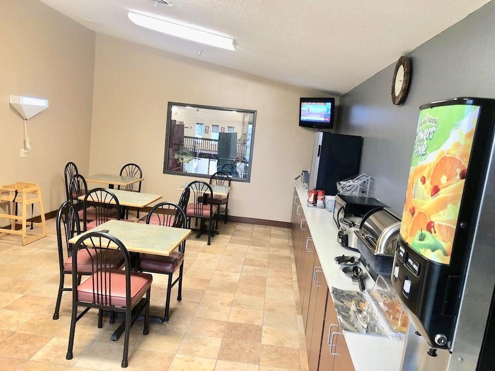 Super 8 By Wyndham Huron Ngoại thất bức ảnh